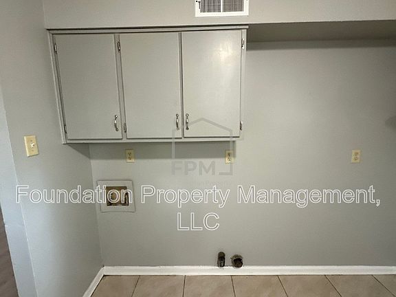 5th image of 3130 Normandy Dr