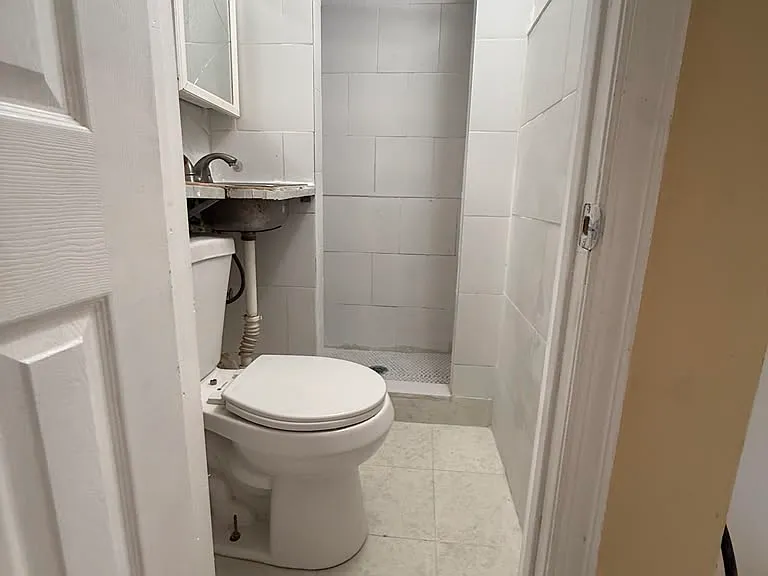 327 Danforth Ave #5C — Photo 3