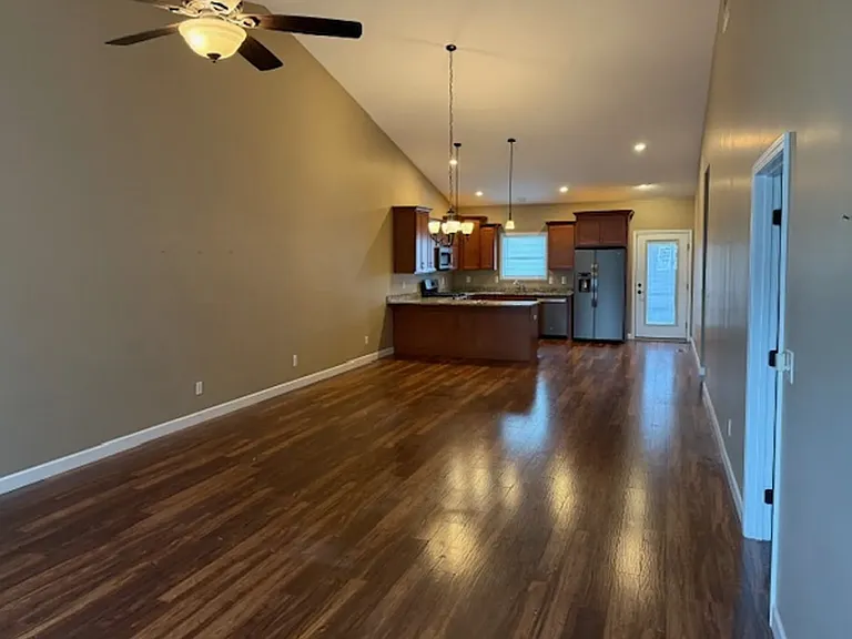 1625 Magnolia Dr — Photo 2