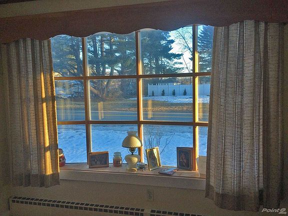 livingroom-window