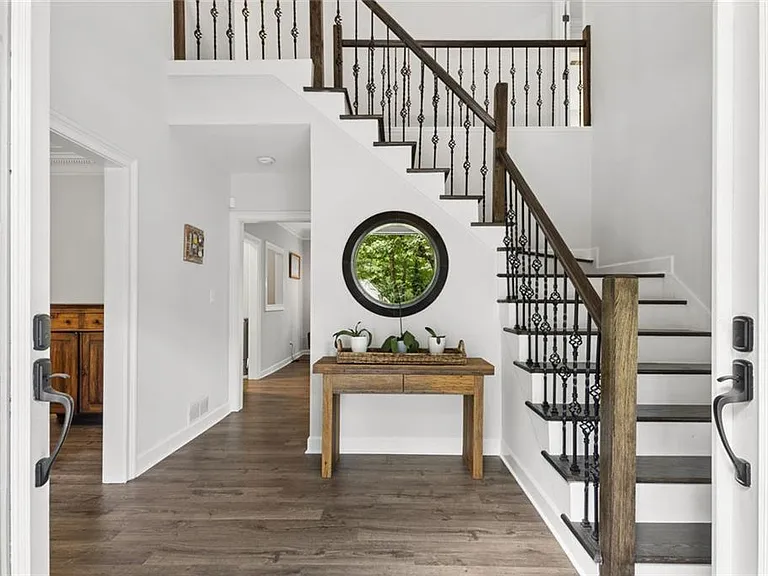 210 Willow Lake Cv — Photo 9