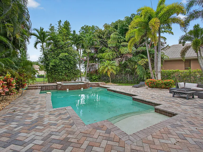 3501 Collonade Dr — Photo 34