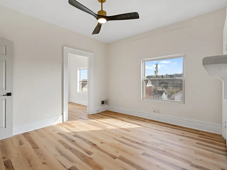 415 Mills Ave — Photo 9