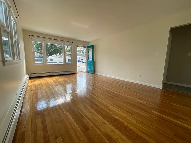 838 Clay St — Photo 2