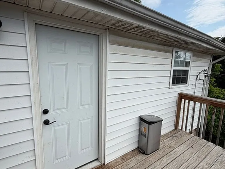 1906 Russell Ave — Photo 1