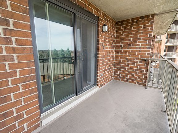 5th image of 1 Bloomingdale Pl APT 507