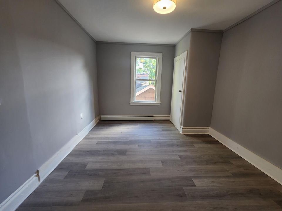 1st image of 188 Chambers St #3
