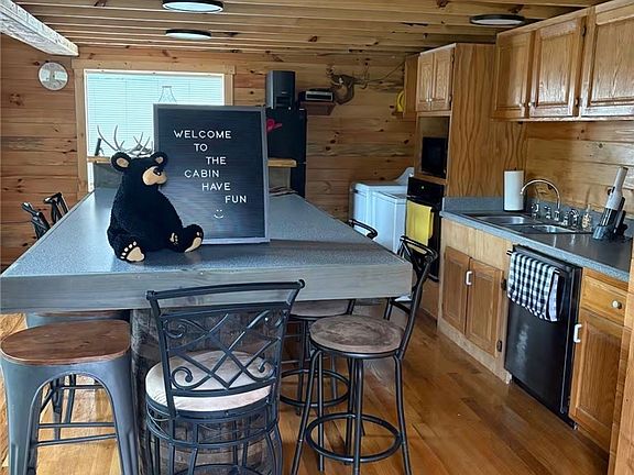 3rd image of 842 Windy Ridge Rd