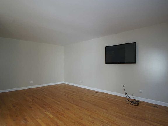 4th image of 313 Todd St