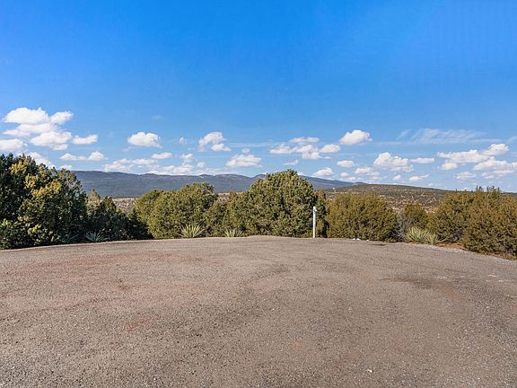 3rd image of 40 Gloria Ct