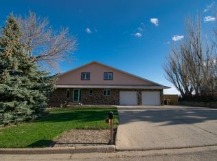 2509 Bel Air Ct, Minot, ND 58703