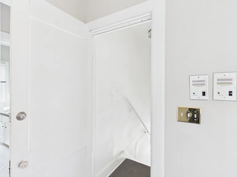 2044 Douglass Blvd #2 — Photo 14