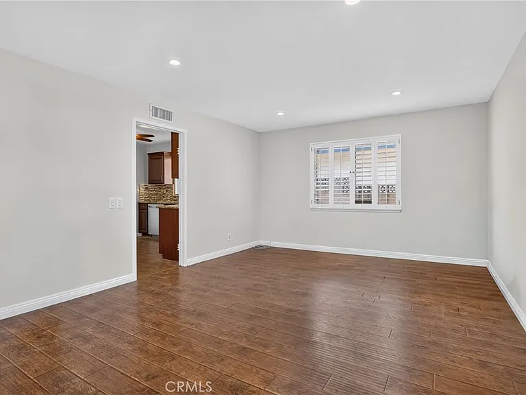 9624 Swinton Ave — Photo 8