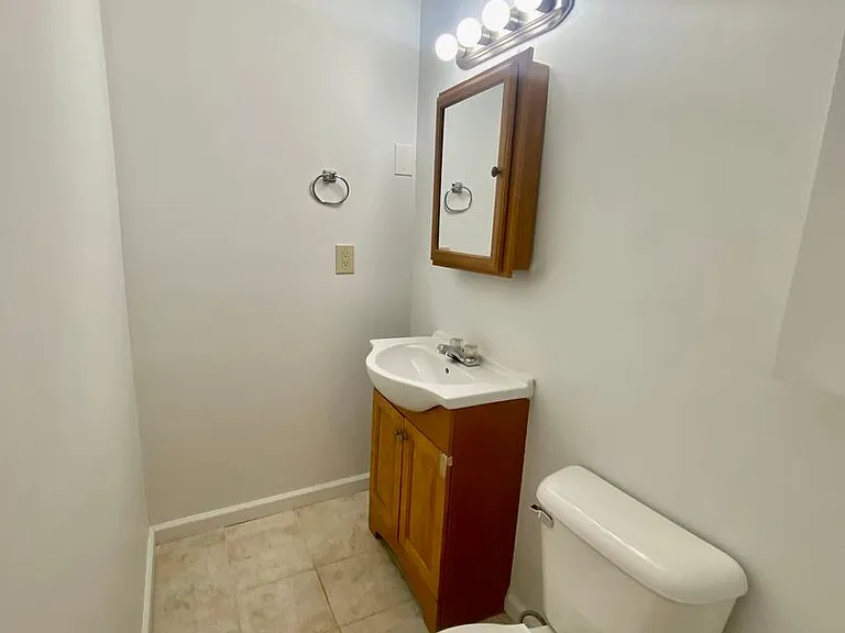 400 Perrin St — Photo 16
