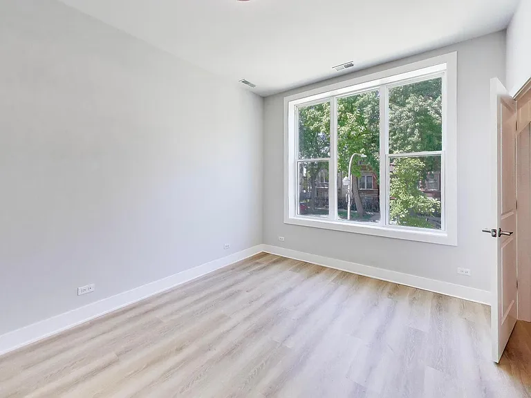 1821 S Fairfield Ave — Photo 14