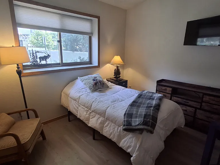 7430 Lomas Ct — Photo 10