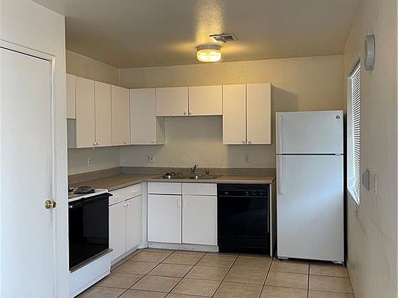 3rd image of 1333 Kari Lee Ct #C