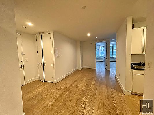 1st image of 41 Murray St #522
