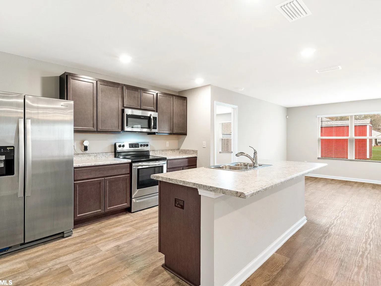 3 bed, 1700 sqft, $2,100 — Photo 4