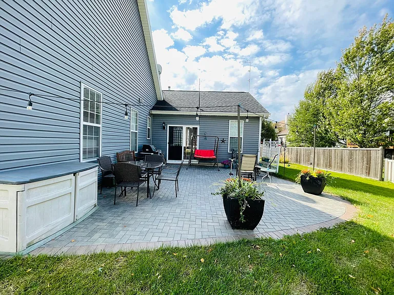 1675 McDowell Ave — Photo 27