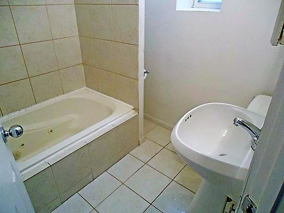 4th image of 2649 W Cortland St