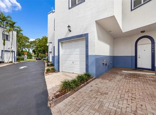 Edgewood Oaks Twnhms, Fort Lauderdale, FL 33315