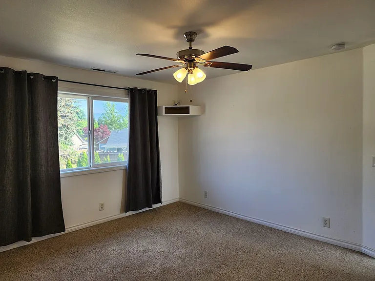 1592 Kingston Way — Photo 26