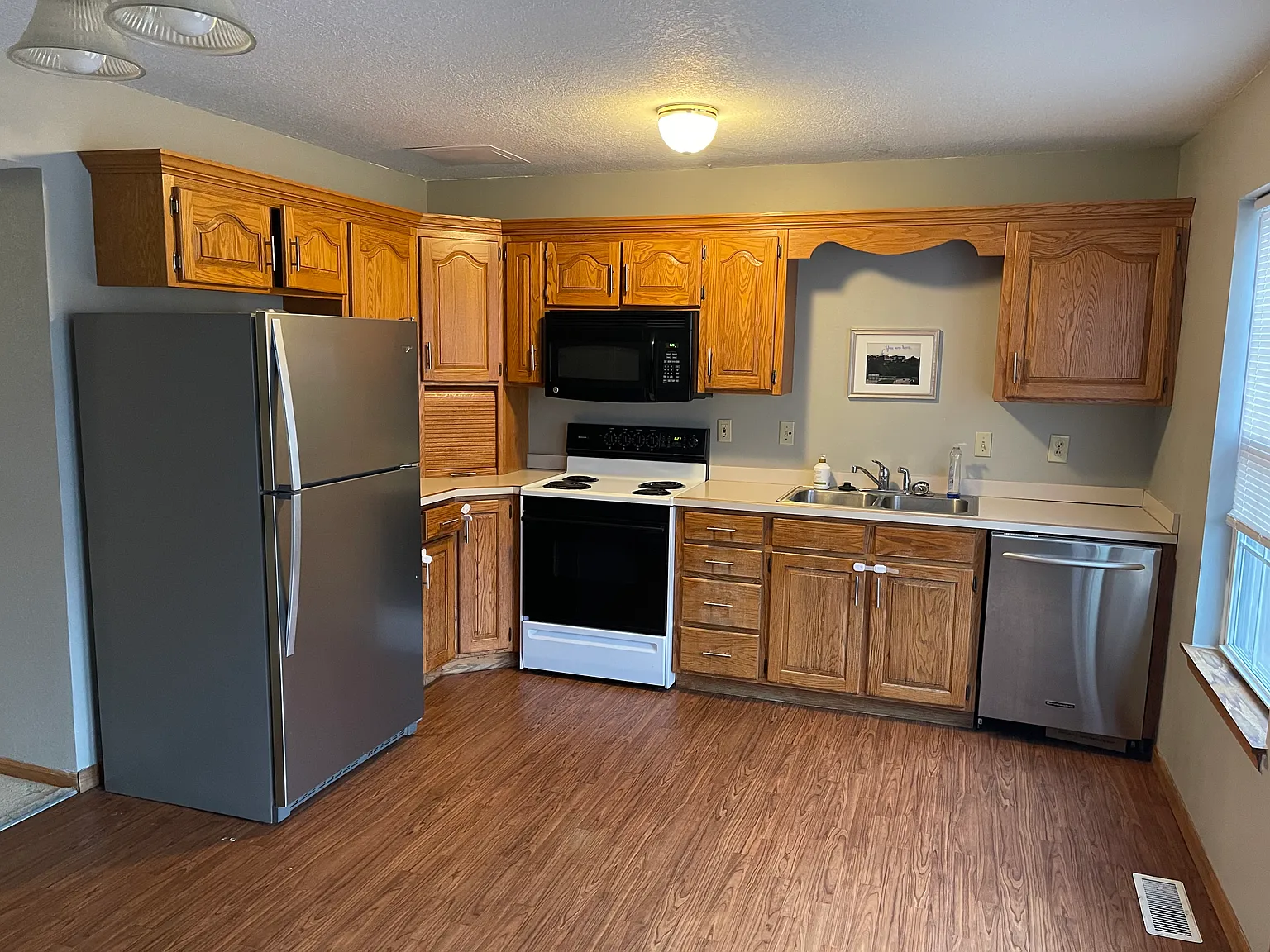 2 bed, 1097 sqft, $1,400 — Photo 1