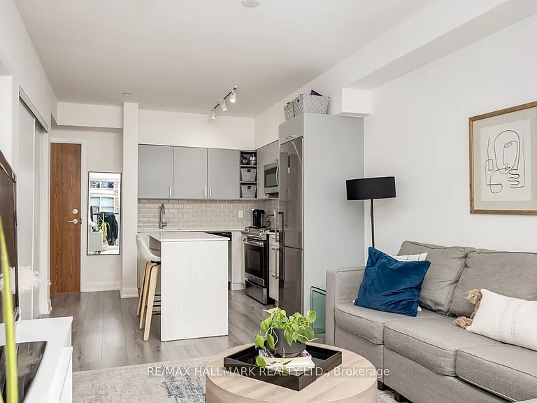 385 Osler St #306 — Photo 10