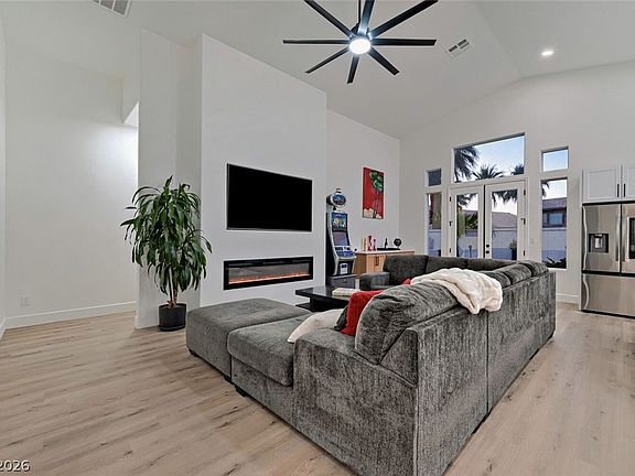 5th image of 8870 Las Montanas Ave