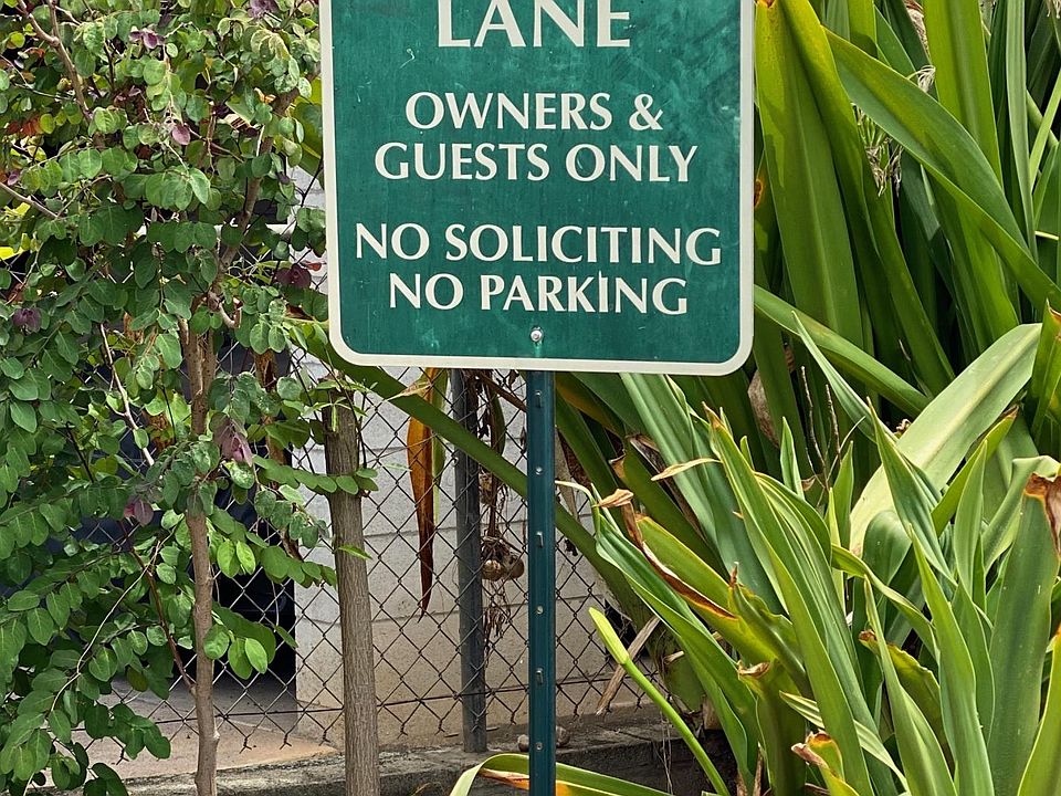 Private Lane entrance to neighborhood