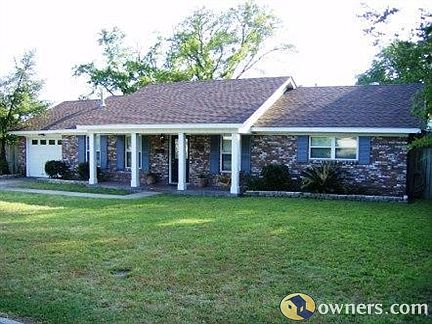 3 Bedroom / 2 bath - 1 block from beach