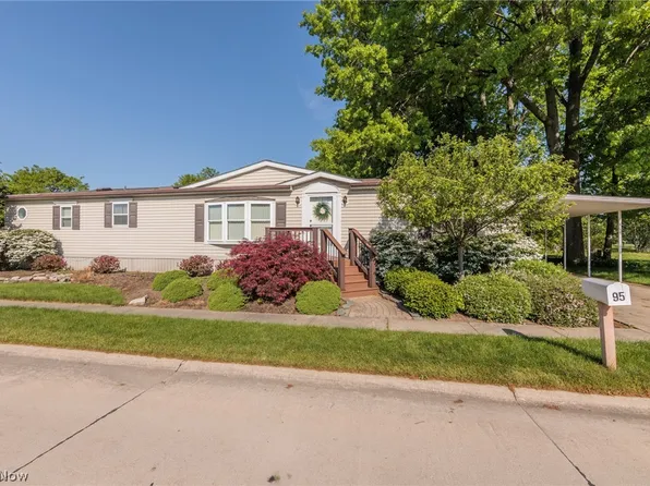 95 Periwinkle Dr, Olmsted Falls, OH 44138