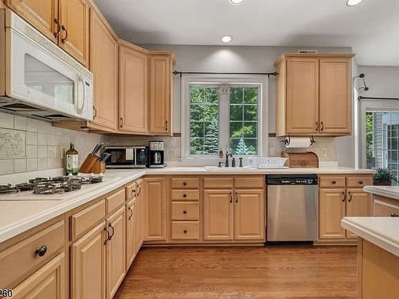 4th image of 17 Cromwell Dr
