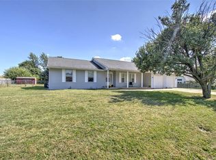 514 Debbie Dr, Niantic, IL 62551