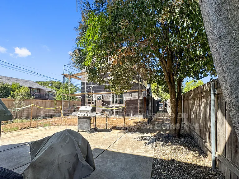 2523 P St #4 — Photo 15