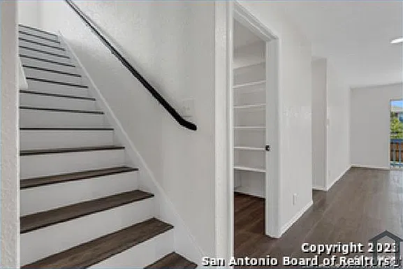 4 bed, 2212 sqft, $2,700 — Photo 4