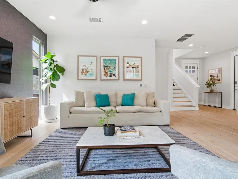 2710 Zaragosa St #A — Photo 3