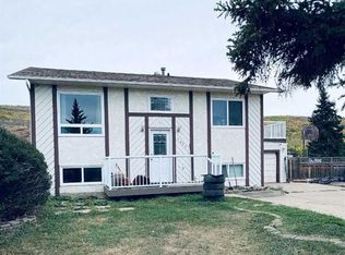 7421 W 98b St, Peace River, AB T8S 1B5