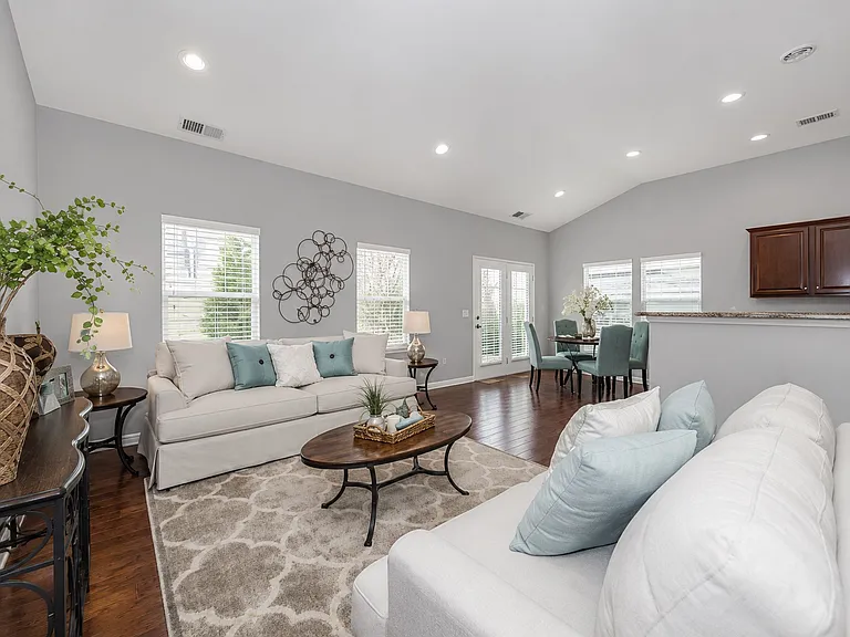 1015 Albany Park Dr — Photo 14