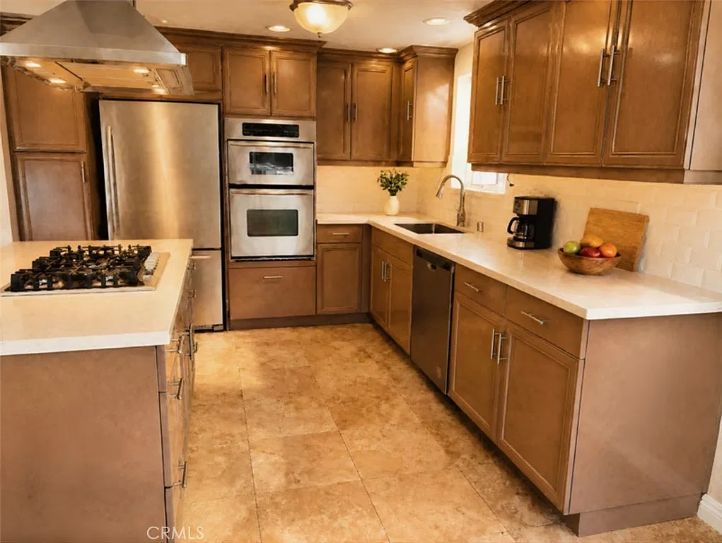 3 bed, 1725 sqft, $5,900 — Photo 4