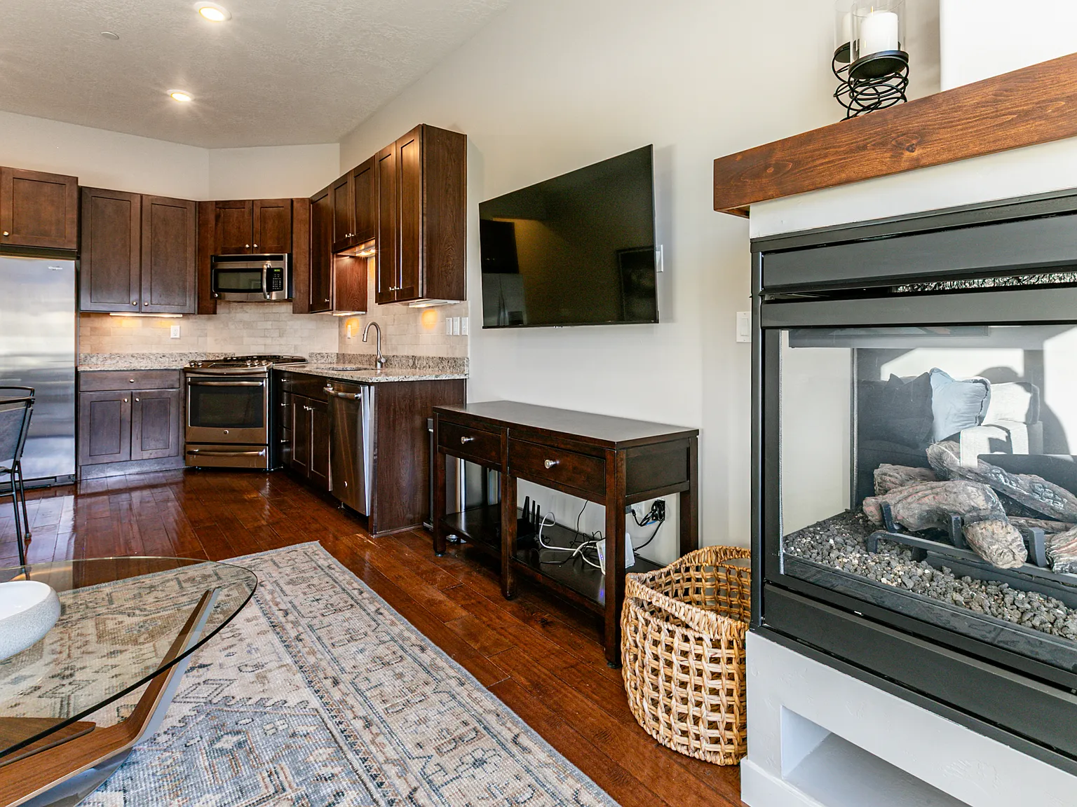 2 bed, 1228 sqft, $3,685 — Photo 4
