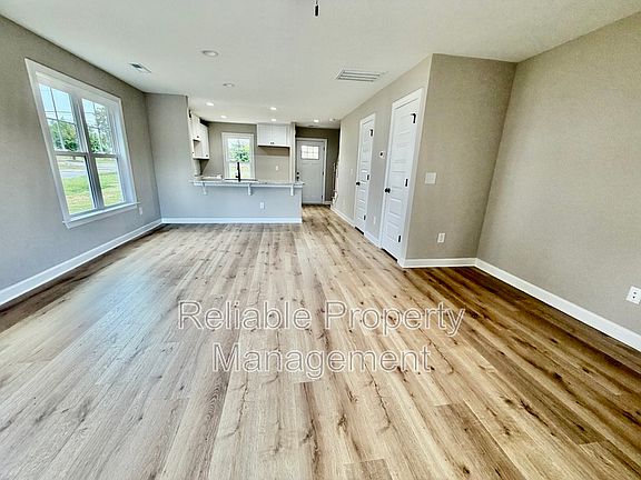 5th image of 420 W Main St