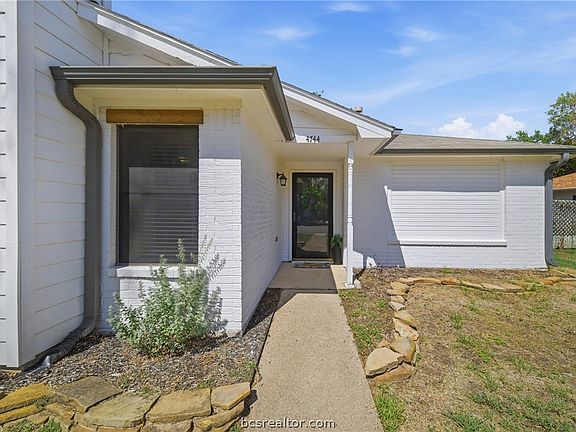 2nd image of 4744 Brompton Ln