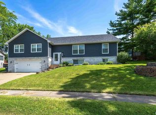 1530 Grapler Ct, Bettendorf, IA 52722