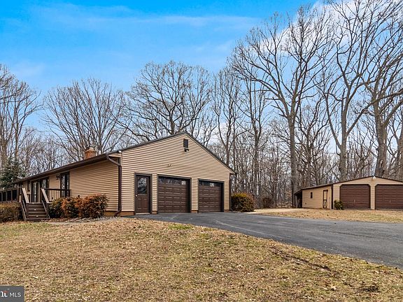 2nd image of 1520 Stinnett Rd