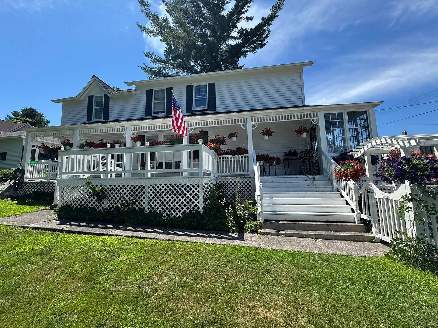 3 Bedroom, 1.5 Bath, Furnished Home in Houghton — Photo 3