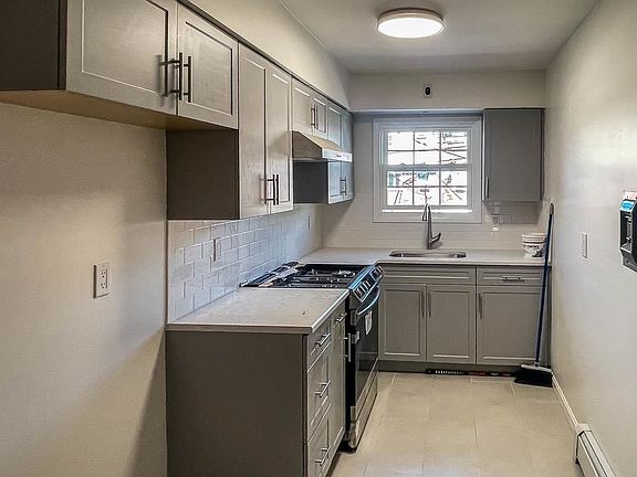 5th image of 10 Marcy Ave #1