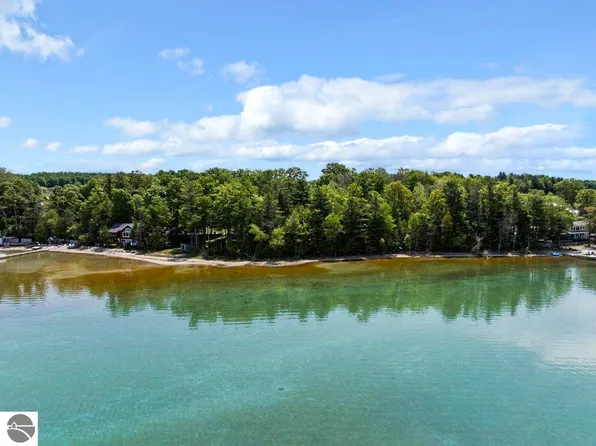 737 S Stony Point Rd, Suttons Bay, MI 49682