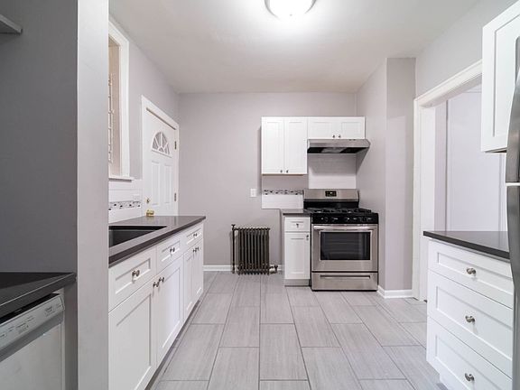 5th image of 2134 W Arthur Ave #1